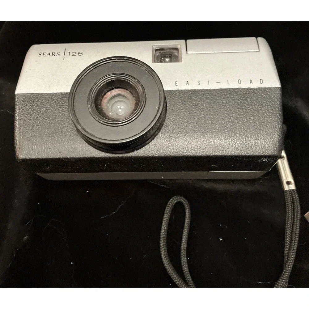 Sears 126 Easi-Load VTG Camera w/ VTG Seva Case flash bulbs Misc. parts untested